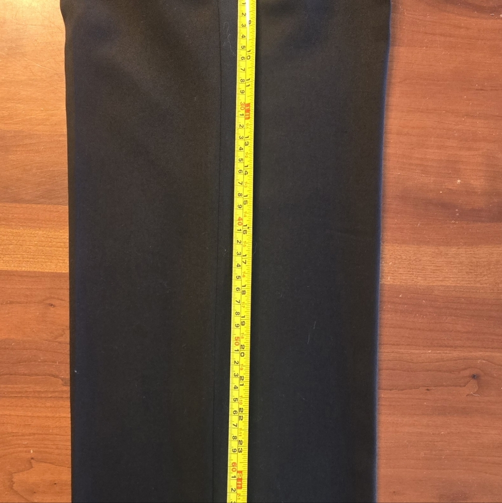 Ralph Lauren Mens Black Suit, 42L jacket abs 32 x 32 pants.